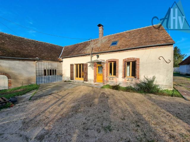 Proche BRAY SUR SEINE Maison de village à rénover avec grange