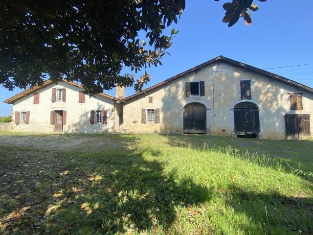 Maison À Vendre avec dépendance