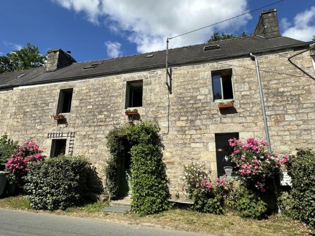 EXCLUSIVITE LOGUIVY PLOUGRAS Maison mitoyenne rénovée entièrem
