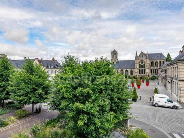 Maison à vendre 8 pièces 200 m² de garage et terrasse 90 m² SOISSONS 02