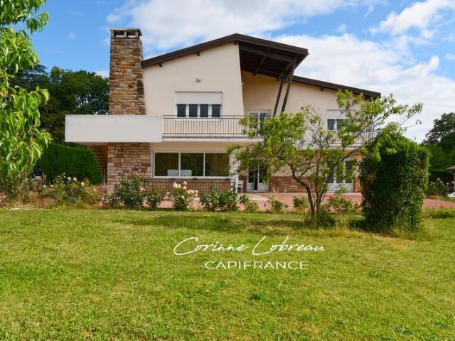 Maison à vendre 8 pièces CHARNAY LES MACON 71