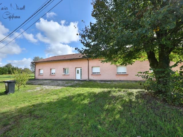 Maison à vendre 8 pièces proche de ROMENAY 71