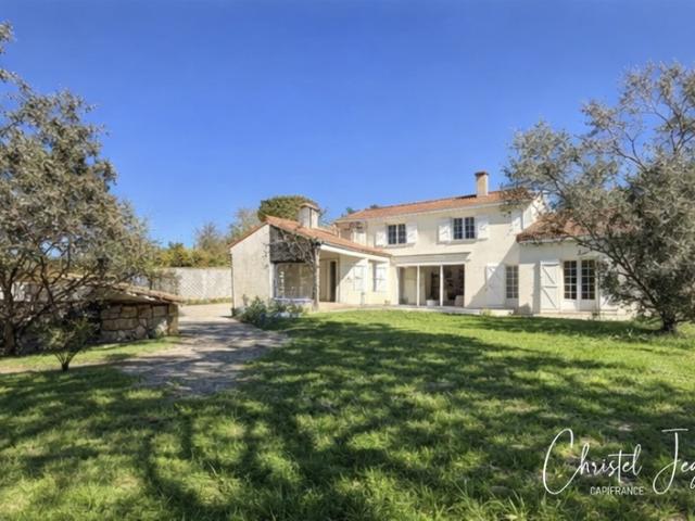 Maison à vendre 8 pièces proche de LA ROCHELLE 17