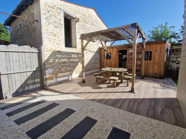 Maison à vendre 8 pièces proche de TONNAY CHARENTE 17