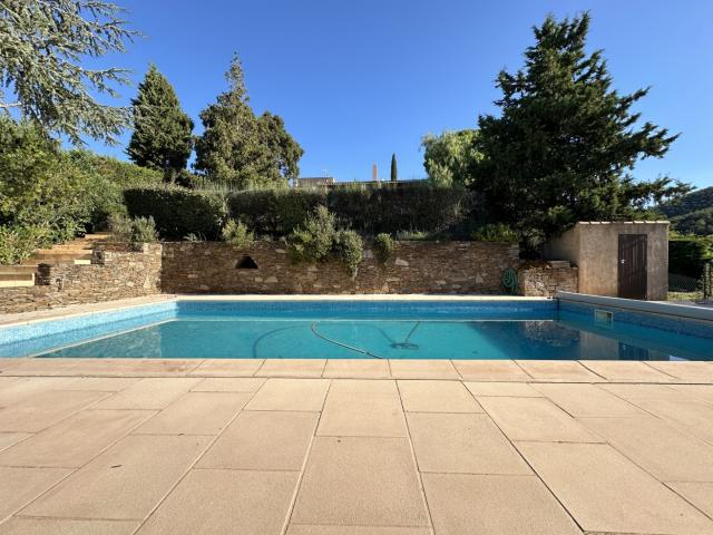 Superbe maison avec vue mer, piscine et jardin paysager dans le