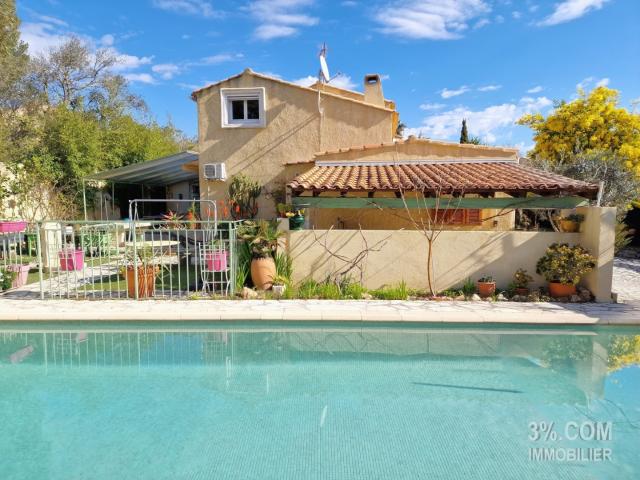 Charmante villa avec grande piscine au calme