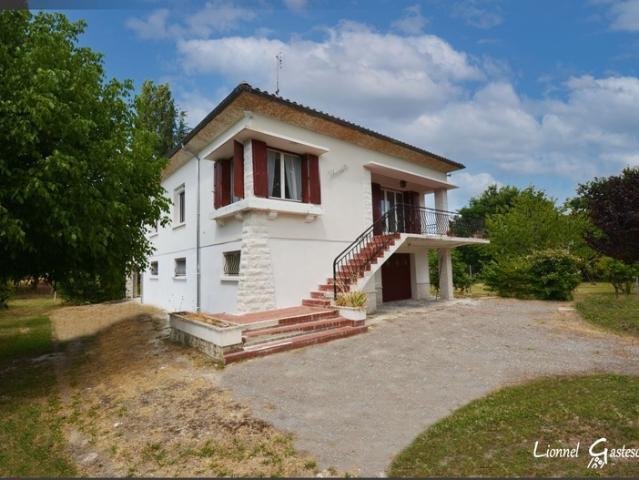 Maison à vendre 9 pièces d’environ 188 m² 7 chambres avec garage à Port Sainte Foy et Ponchapt 24