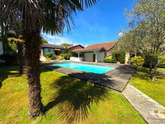 MAISON À VENDRE COEUR DE VILLE 130M2 AVEC PISCINE ET DÉPENDANCE