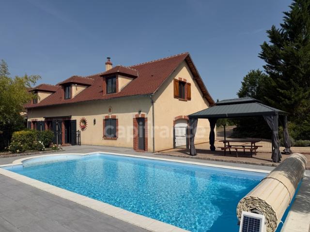 Maison à vendre CHAMPS SUR YONNE 89 Magnifique propriété de 272 m² 6 Chambres Piscine Terrain de 4800 m2