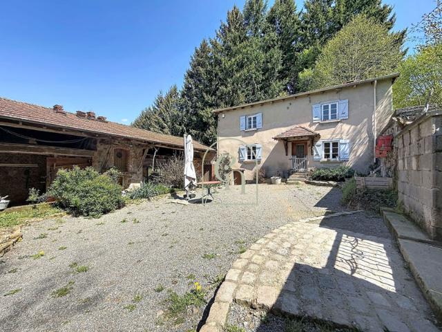 Maison à vendre à Thizy les bourgs de 148m2 avec dépendances