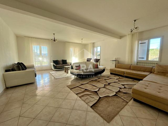 Maison à vendre à VIDAUBAN 170m2 7 pièces