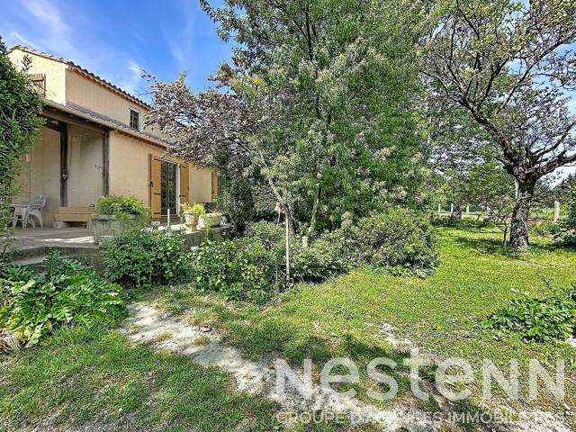 Maison à vendre à Arles sur 9000 m² avec deux habitations, d. 249m² Arles