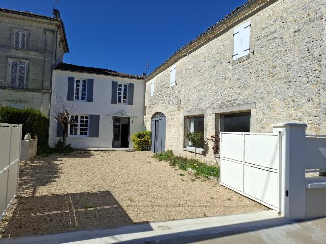 Maison à vendre à Authon Ébéon 17770
