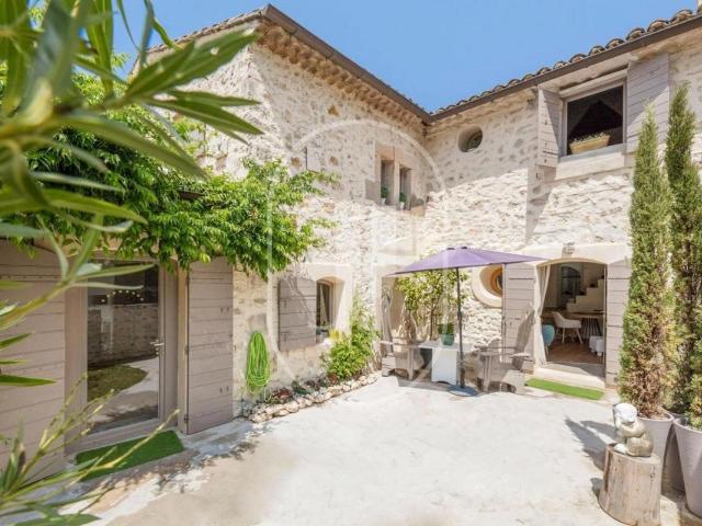 Maison à vendre à Eygalières, face aux Alpilles