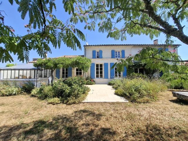 Maison à vendre à Fontcouverte 17100