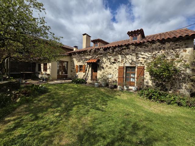 Maison à vendre à la campagne avec dépendance