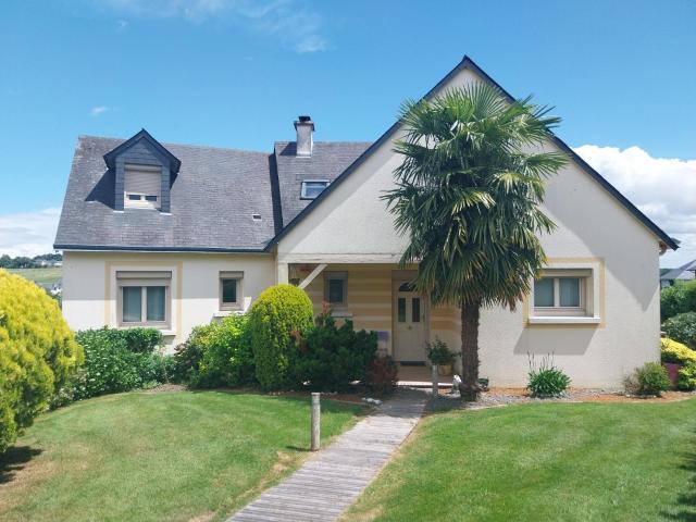 Maison à vendre à Le Genest Saint Isle 53940