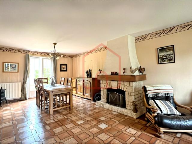 Maison à vendre à Lezennes 3 chambres, bureau, jardin, garage et sous sol complet
