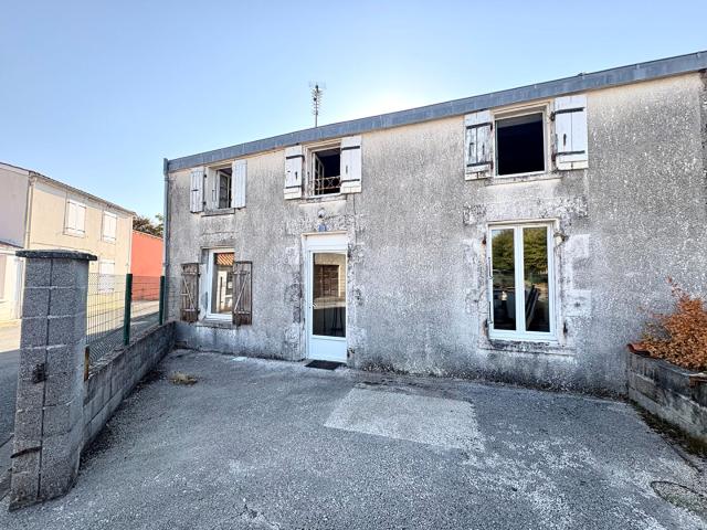 Maison à vendre à Longèves 5 pièces, 100 m2, 139 000 euros