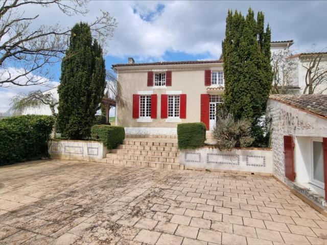 Maison à vendre à Marignac 17800