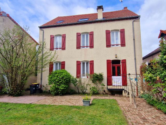 Maison a vendre à hyper centre Montluçon 5 chambres 173 m2 toiture neuve