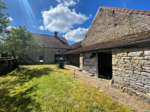 Maison à vendre à Nesle et Massoult 21330