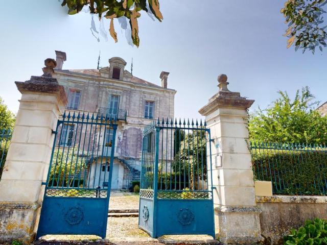 Maison à vendre à Port d'Envaux 17350