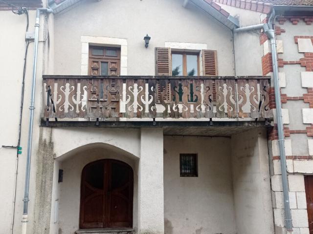 MAISON A VENDRE A RENOVER DESERTINES
