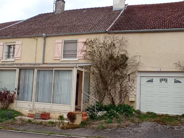 Maison à vendre à Saint Broingt le Bois 52190