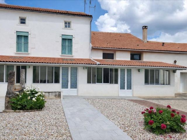 Maison à vendre à Saint Genis de Saintonge 17240