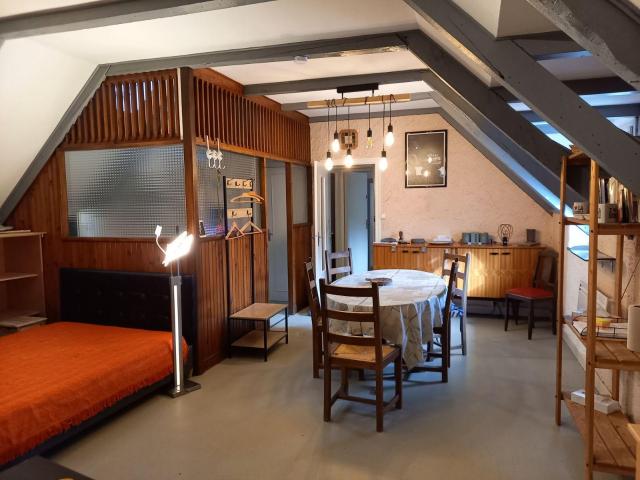 Maison à vendre à Saint Jacques des Blats 15800