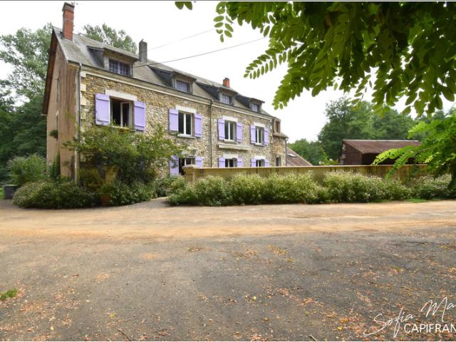 Maison à vendre Ancien moulin 11 pièces SAINT JEANVRIN 18