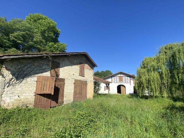 Maison À Vendre: Acienne ferme landaise avec dépendance