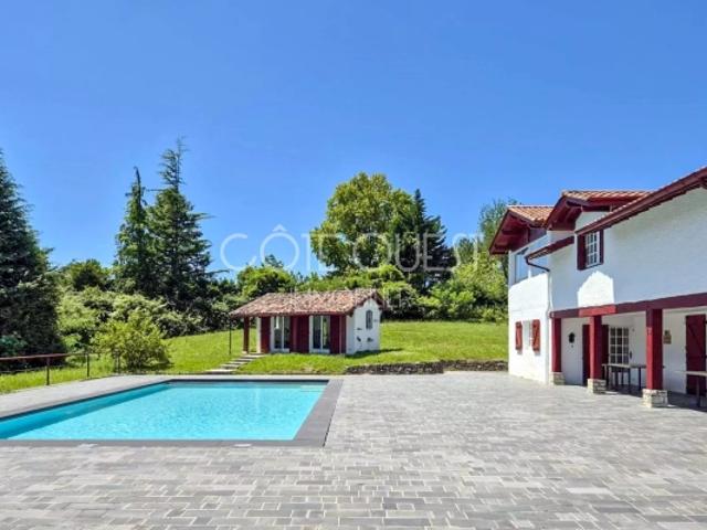 À vendre Arcangues Ferme rénovée sur vaste parc proche Biarritz
