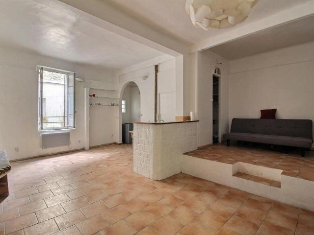 Maison À Vendre avec 3 appartements