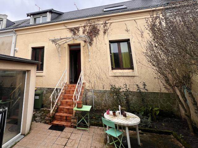 Maison à vendre avec terrasse à Saint Pierre Des Corps 37