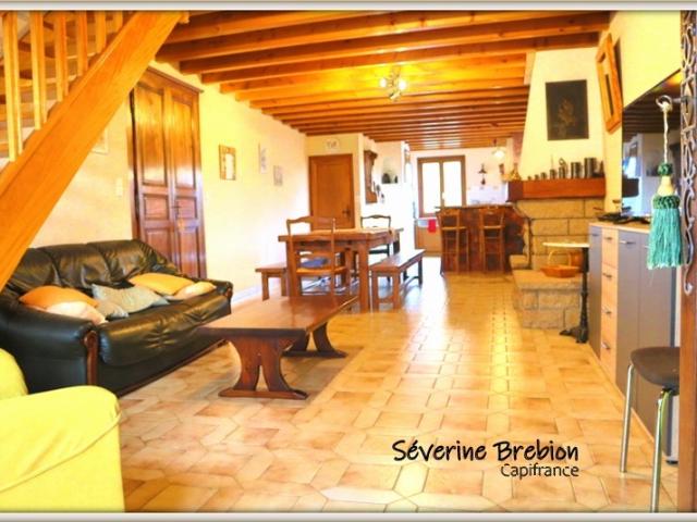 Maison bâtie en 1991, 2 grandes chambres, terrasse, garage, cave LES SALLES 42
