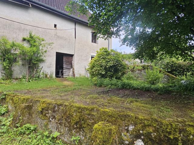 Maison à vendre avec jardin et dépendances