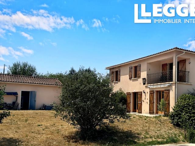 Maison à vendre avec piscine, 5,3 ha, étangs et bois proche d’Abjat sur Bandiat, Périgord Vert