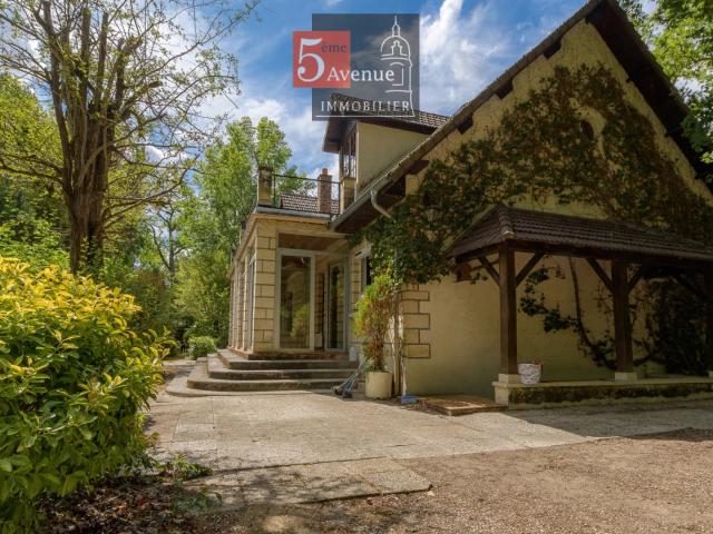 Maison à vendre avec sous sol et jardin de 3000m2 à Lamorlay