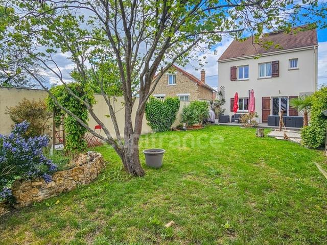 Maison à vendre BRUYERES LE CHATEL 91 6 pièces, en excellent état avec garage sur terrain clos de 275 m²