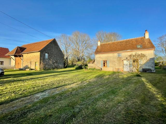 Maison à vendre + grande grange avec terrain de plus de 3'800m² MORNAY BERRY 18