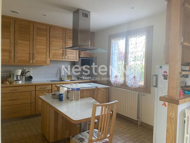 Maison à vendre de 138m² à Bressuire avec 4 chambre et terra. 138m² Bressuire