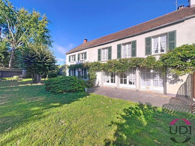 Maison À Vendre de 180m² sur 833m² à Champcueil