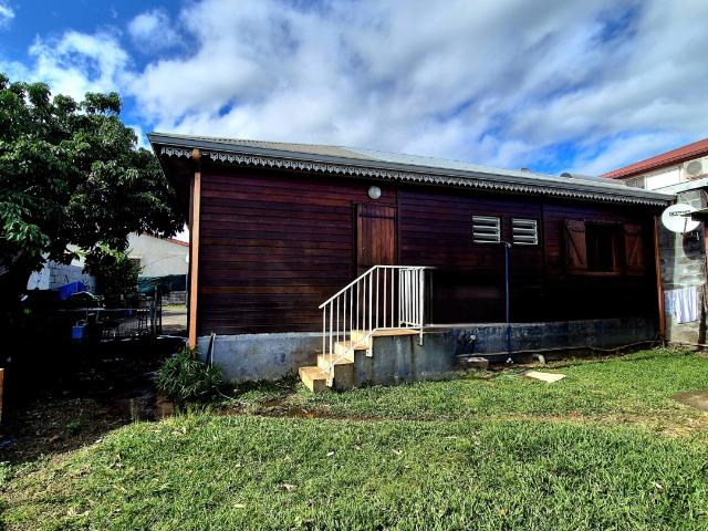 SAINT PIERRE/ Charmante maison Créole sur un terrain de 300m2