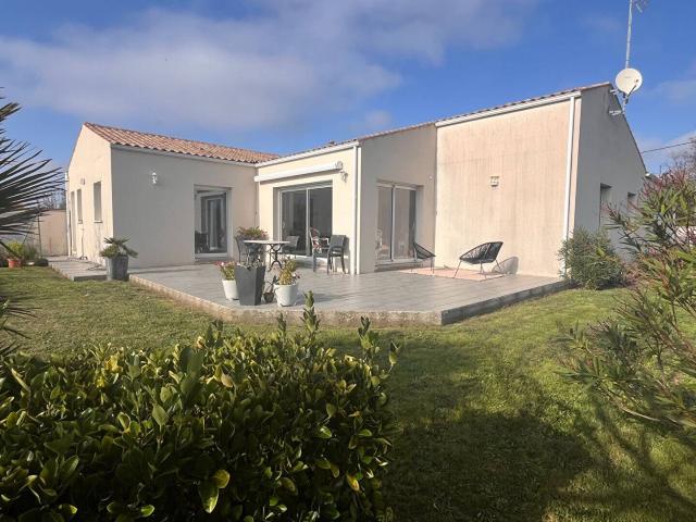 VENTE d'une maison F5 170 m² à BOURCEFRANC LE CHAPUS