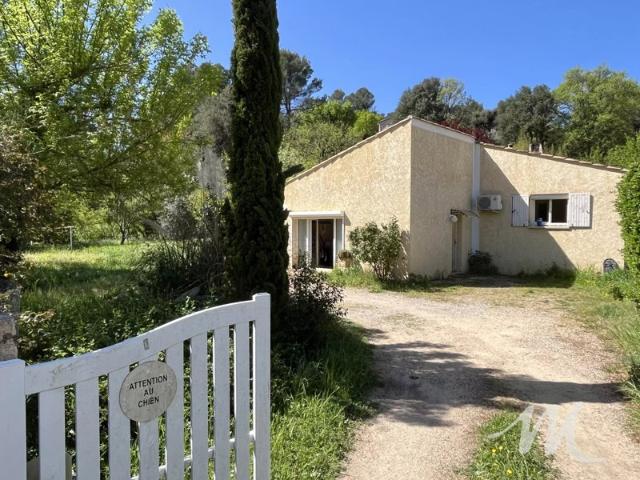 Maison à vendre de plain pied avec atelier et jardin paysager Barjols 83670