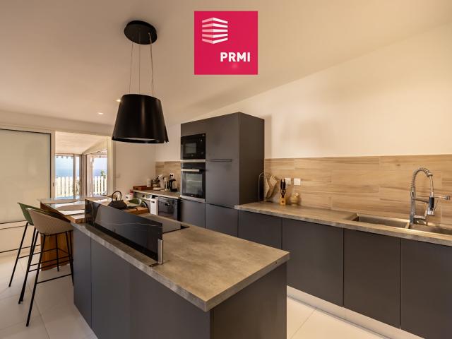 PRMI LA POSSESSION: Villa familiale rénovée avec piscine et vu