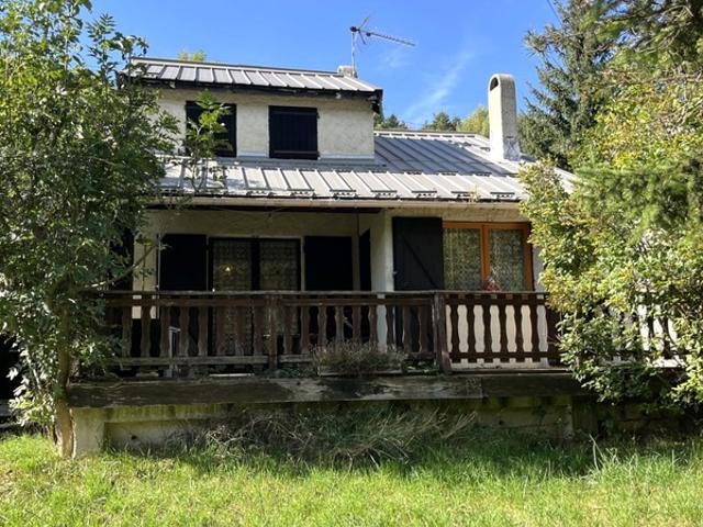 Maison à vendre de type Chalet 4 pièces, terrasse, jardin et garage LE VERNET 04140