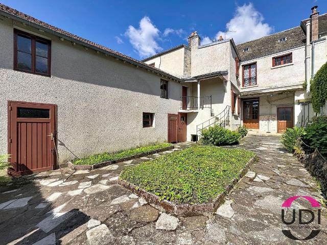 Maison À Vendre en plein centre de Saint Vrain – 100 m² habitables sur 630 m² de terrain